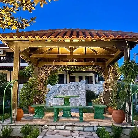 לינה וארוחת בוקר Anemos Pelion Seaview 4*